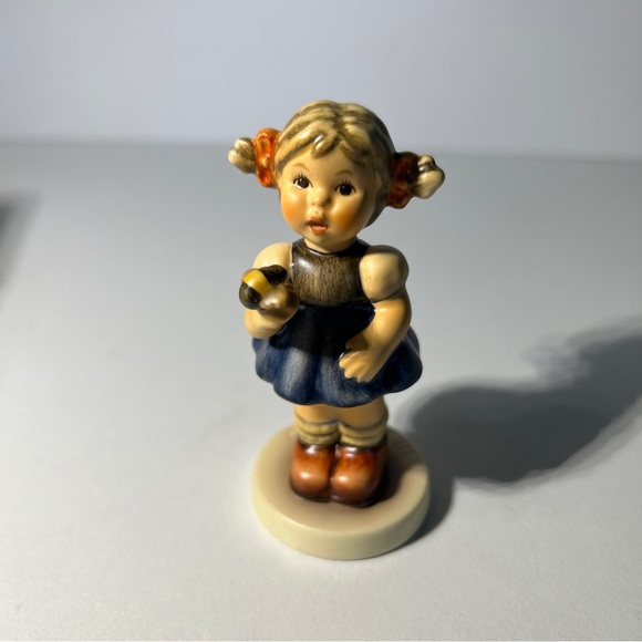 Goebel Hummel Bumblebee Blossom #2068/A 3.25’ First Issue from 1999 Garmany - Picture 2 of 11